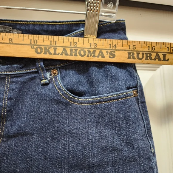 Levi's Jeans Women's 12 31x30 Boot Cut Bold Curve Classic Rise Dark Blue - Picture 4 of 10